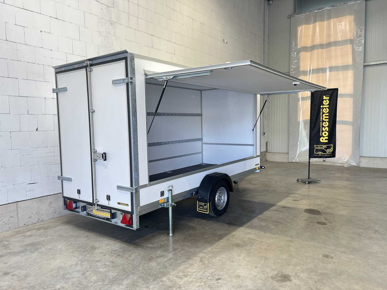 BLYSS F1336HD mit Verkaufsklappe Kofferanhänger - Büfékocsi: 5 kép. BLYSS F1336HD mit Verkaufsklappe Kofferanhänger - Büfékocsi: 5 kép.