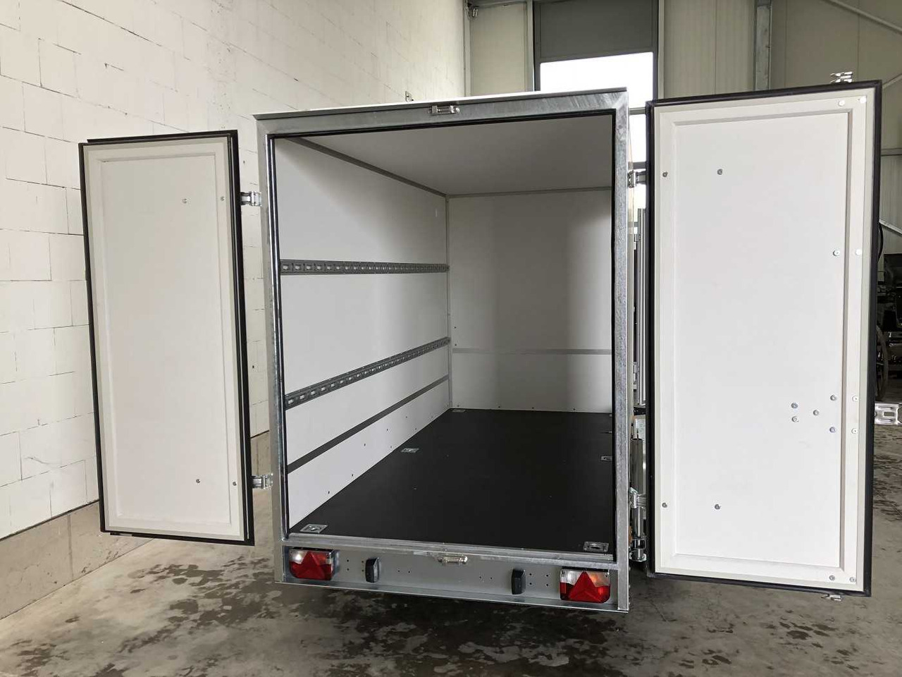BLYSS F2030HTD Seitentür Kofferanhänger lízing BLYSS F2030HTD Seitentür Kofferanhänger: 26 kép.