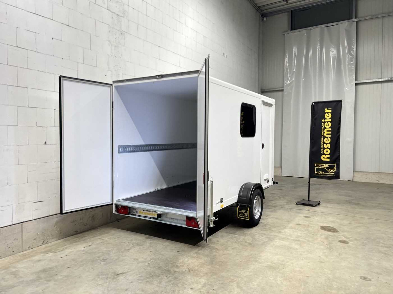 BLYSS FS1330/180HL Tür Fenster Kofferanhänger - Pótkocsi dobozos: 2 kép. BLYSS FS1330/180HL Tür Fenster Kofferanhänger - Pótkocsi dobozos: 2 kép.