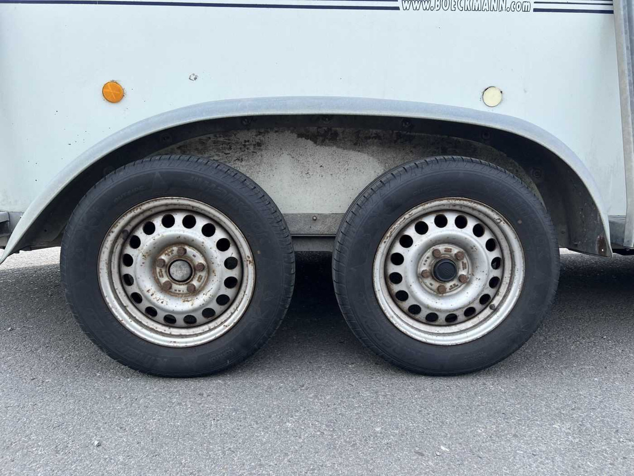 Lószállító utánfutó BOECKMANN Comfort Pferdeanhänger: 14 kép.