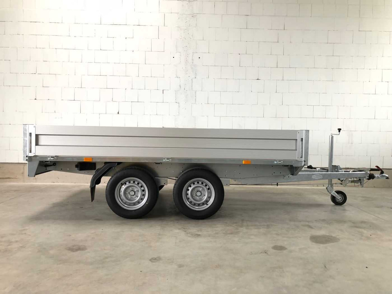 BOECKMANN HL-AL 3218/27 Eco XXL Hochlader - Platós pótkocsi: 1 kép. BOECKMANN HL-AL 3218/27 Eco XXL Hochlader - Platós pótkocsi: 1 kép.