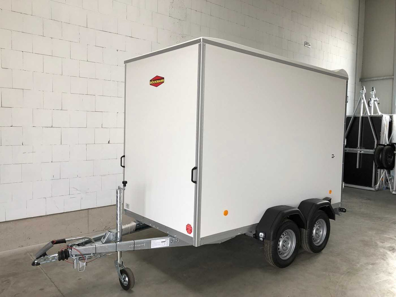 BOECKMANN KT 3015/20 H Kofferanhänger - Pótkocsi dobozos: 1 kép. BOECKMANN KT 3015/20 H Kofferanhänger - Pótkocsi dobozos: 1 kép.