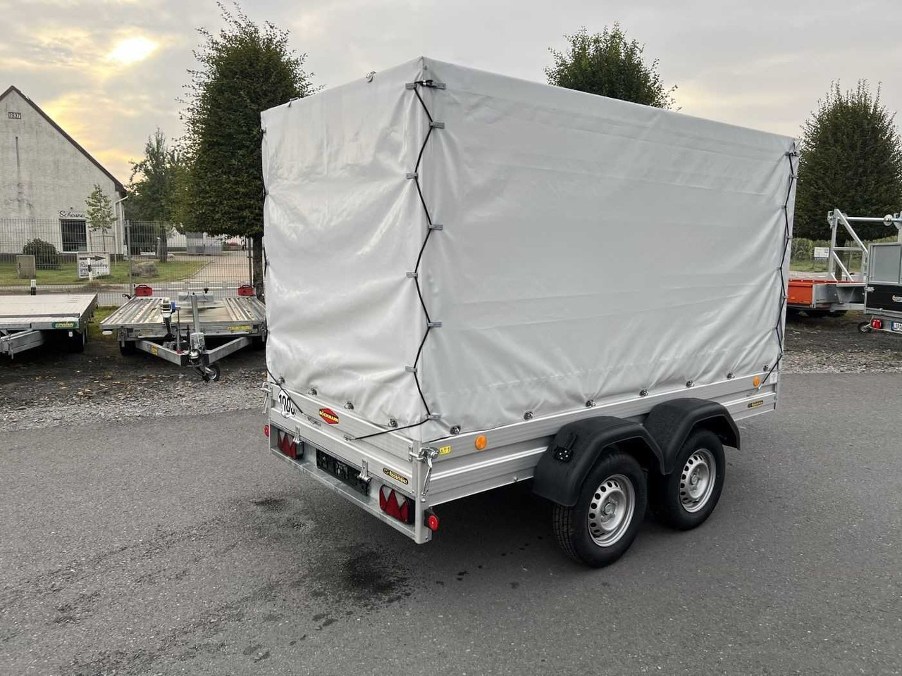 BOECKMANN TL-AL 3015/20 Plane Kastenanhänger gebremst - Autó utánfutó: 3 kép. BOECKMANN TL-AL 3015/20 Plane Kastenanhänger gebremst - Autó utánfutó: 3 kép.