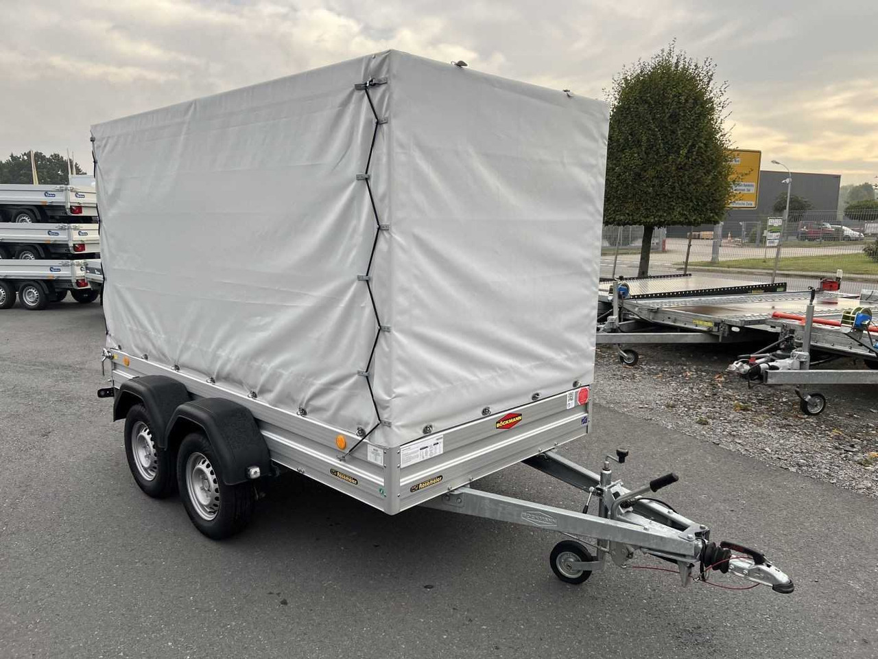 BOECKMANN TL-AL 3015/20 Plane Kastenanhänger gebremst - Autó utánfutó: 1 kép. BOECKMANN TL-AL 3015/20 Plane Kastenanhänger gebremst - Autó utánfutó: 1 kép.