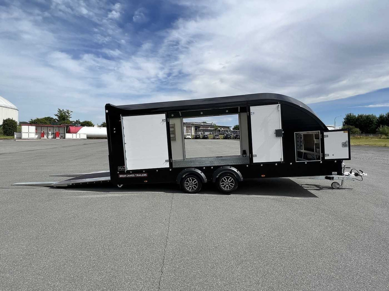 BRIAN_JAMES Race Transporter 5 Autotransporter geschlossen - Pótkocsi autószállító: 1 kép. BRIAN_JAMES Race Transporter 5 Autotransporter geschlossen - Pótkocsi autószállító: 1 kép.