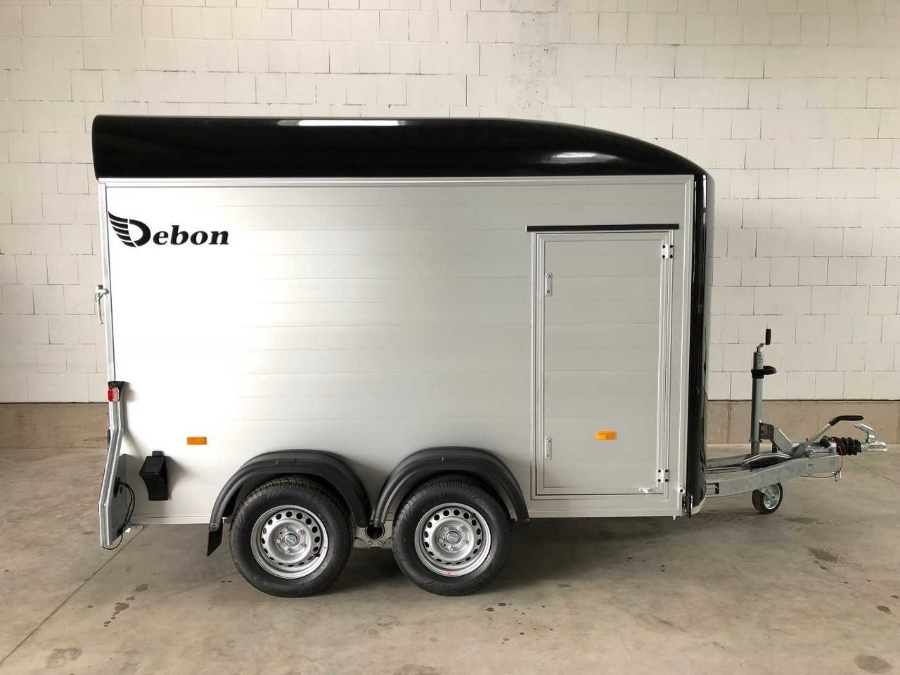 CHEVAL LIBERTE C500 Roadster 2 Türen Kofferanhänger - Motorszállító utánfutó: 5 kép. CHEVAL LIBERTE C500 Roadster 2 Türen Kofferanhänger - Motorszállító utánfutó: 5 kép.