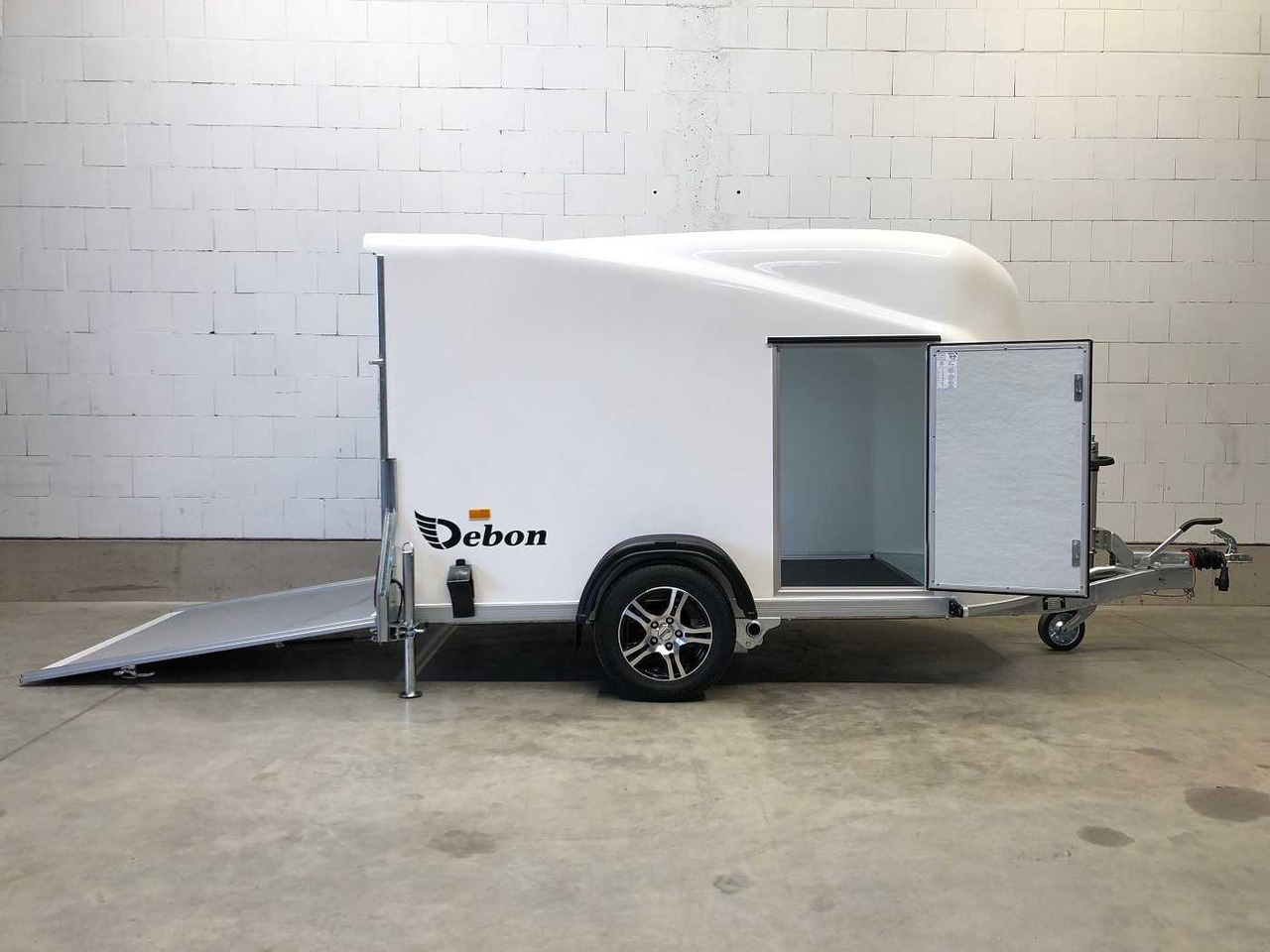 CHEVAL LIBERTE Cargo 1300.02+Tür Alu-Felgen Kofferanhänger - Pótkocsi dobozos: 2 kép. CHEVAL LIBERTE Cargo 1300.02+Tür Alu-Felgen Kofferanhänger - Pótkocsi dobozos: 2 kép.