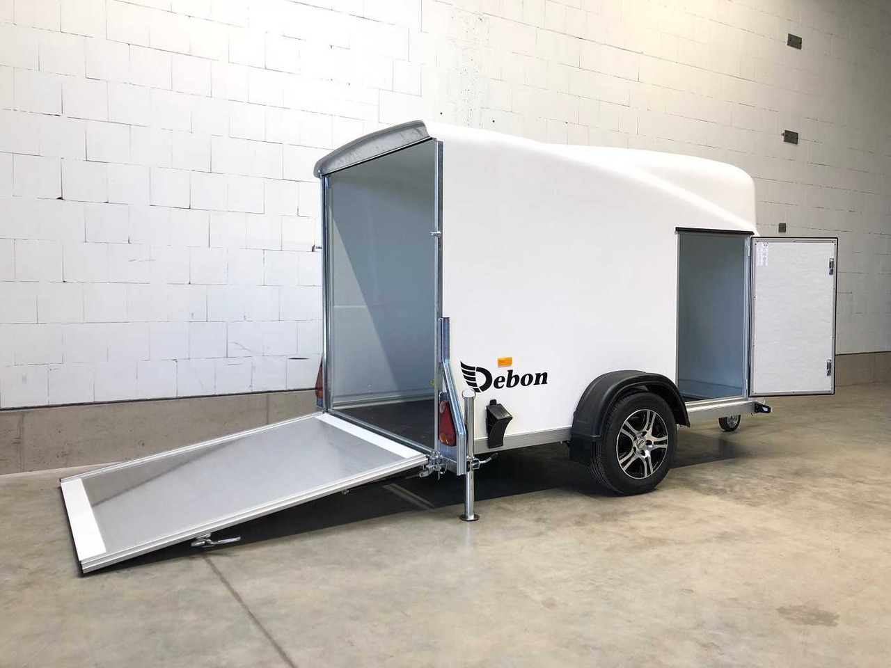 CHEVAL LIBERTE Cargo 1300.02+Tür Alu-Felgen Kofferanhänger - Pótkocsi dobozos: 3 kép. CHEVAL LIBERTE Cargo 1300.02+Tür Alu-Felgen Kofferanhänger - Pótkocsi dobozos: 3 kép.