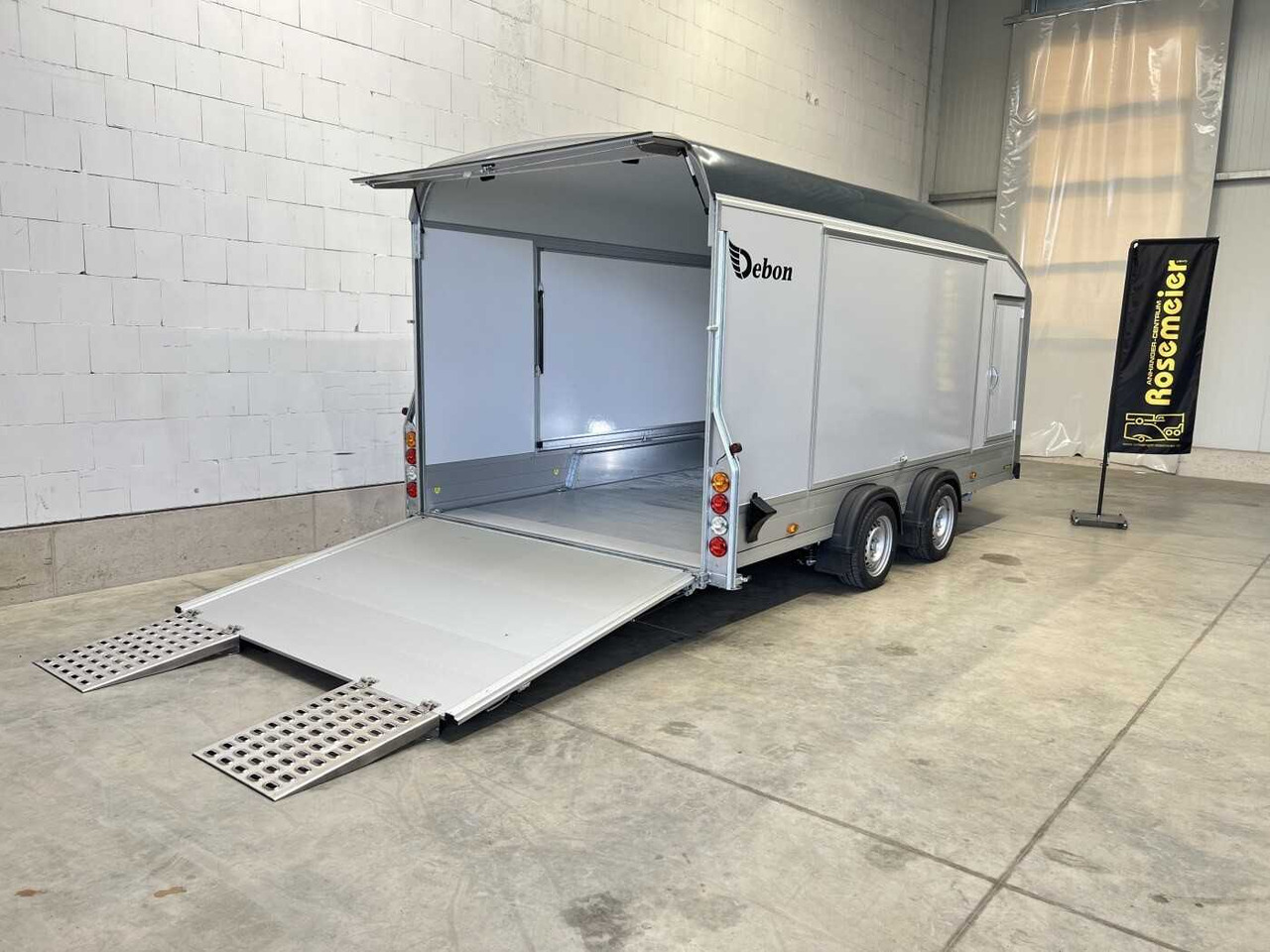 CHEVAL LIBERTE DEBON C1000 Roadster Autotransporter geschlossen - Pótkocsi autószállító: 3 kép. CHEVAL LIBERTE DEBON C1000 Roadster Autotransporter geschlossen - Pótkocsi autószállító: 3 kép.