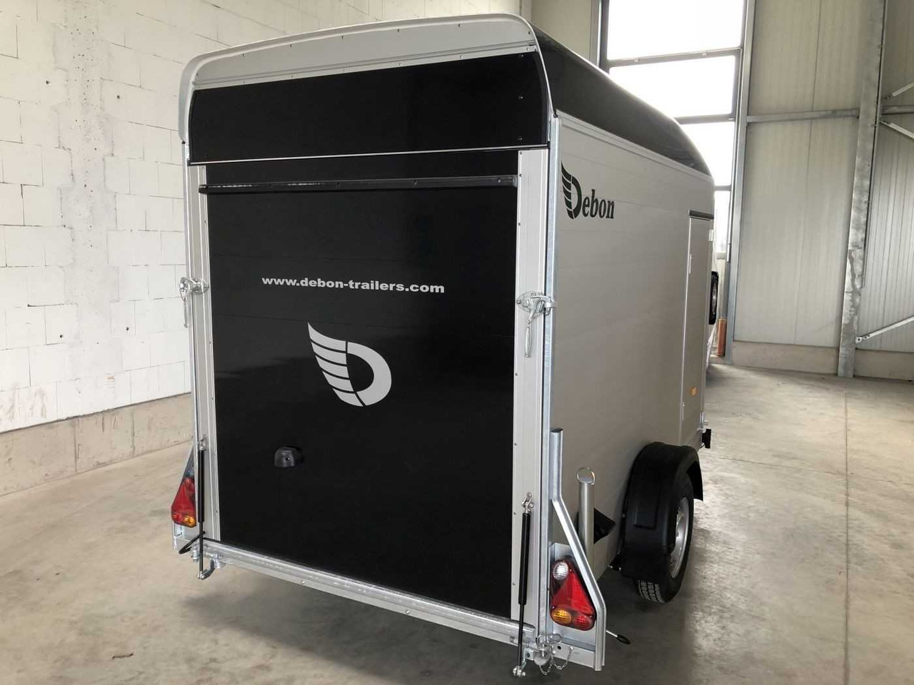 CHEVAL LIBERTE DEBON C300 Roadster Kofferanhänger - Motorszállító utánfutó: 3 kép. CHEVAL LIBERTE DEBON C300 Roadster Kofferanhänger - Motorszállító utánfutó: 3 kép.