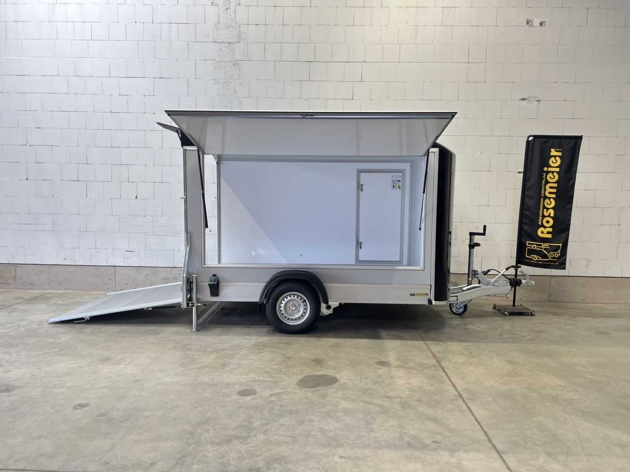 CHEVAL LIBERTE DEBON C300 Roadster Verk.Kl Tür Kofferanhänger - Büfékocsi: 1 kép. CHEVAL LIBERTE DEBON C300 Roadster Verk.Kl Tür Kofferanhänger - Büfékocsi: 1 kép.