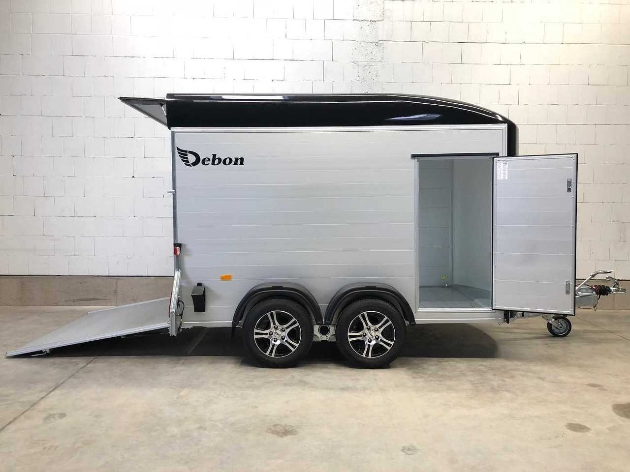 CHEVAL LIBERTE DEBON C500 Roadster Alu-Felgen Kofferanhänger - Motorszállító utánfutó: 1 kép. CHEVAL LIBERTE DEBON C500 Roadster Alu-Felgen Kofferanhänger - Motorszállító utánfutó: 1 kép.