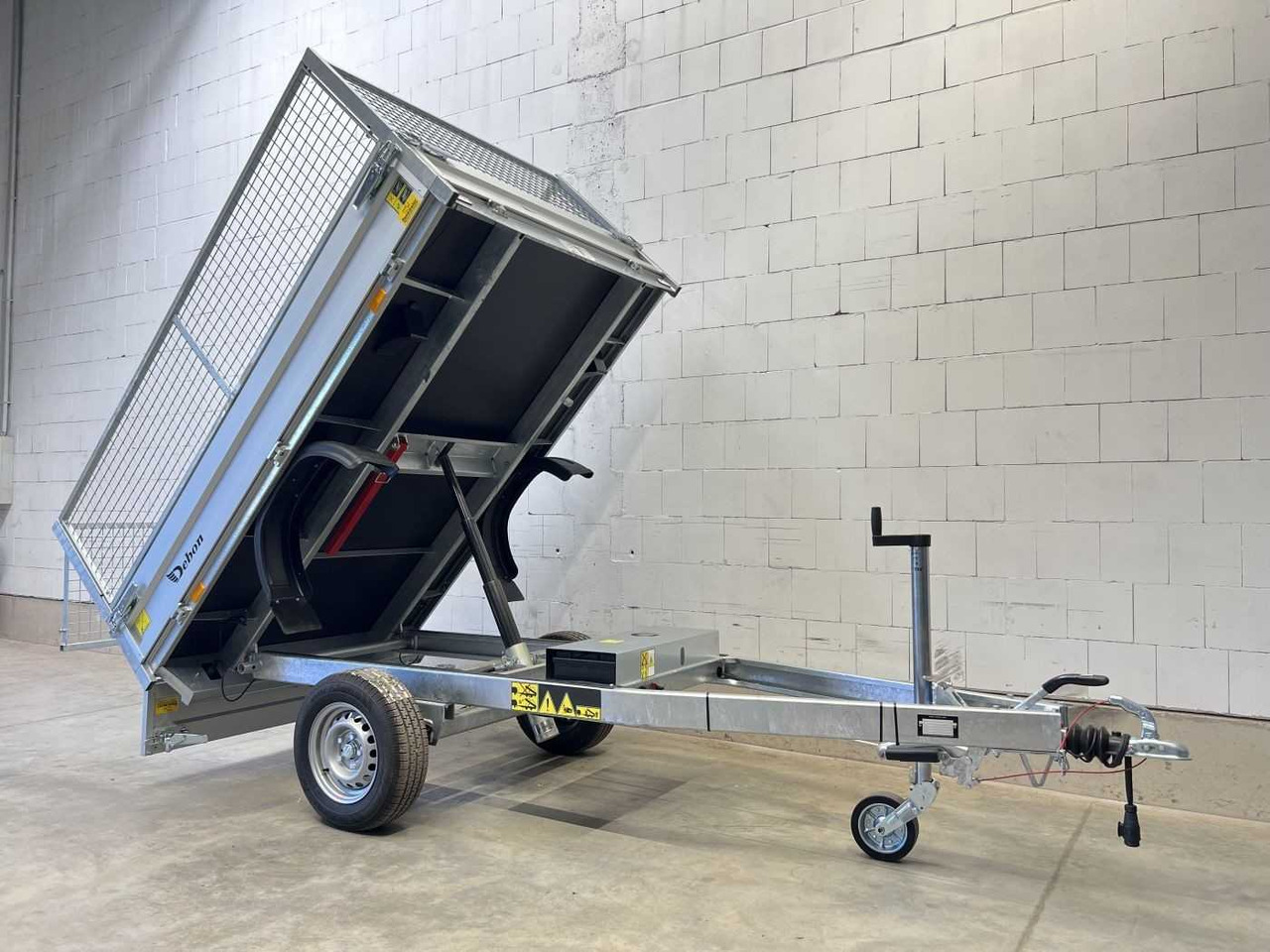 CHEVAL LIBERTE DEBON PW0E Lux 1500 Gitter Rückwärtskipper - Pótkocsi billenőplatós: 4 kép. CHEVAL LIBERTE DEBON PW0E Lux 1500 Gitter Rückwärtskipper - Pótkocsi billenőplatós: 4 kép.