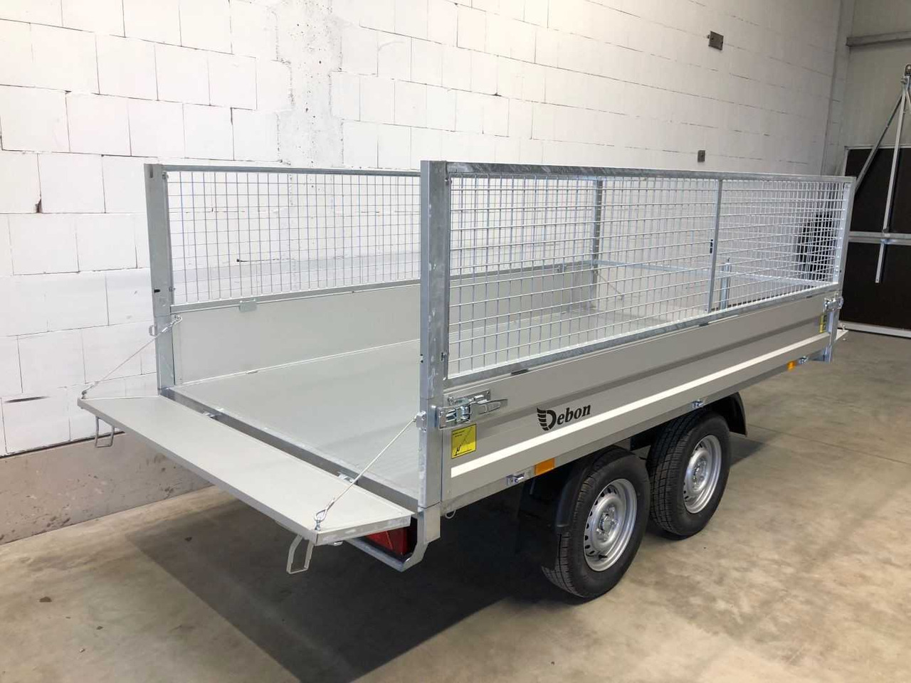 CHEVAL LIBERTE DEBON PW1.2E Lux E-Pumpe Gitter Rückwärtskipper - Pótkocsi billenőplatós: 3 kép. CHEVAL LIBERTE DEBON PW1.2E Lux E-Pumpe Gitter Rückwärtskipper - Pótkocsi billenőplatós: 3 kép.