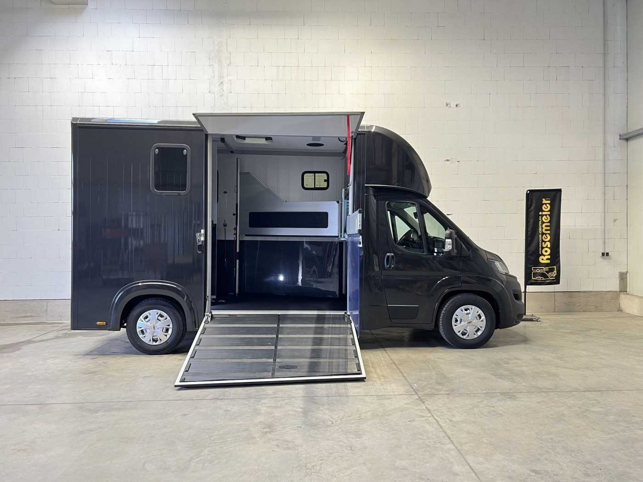 Fiat Böckmann Compact Stall LKW - Lószállító kamion: 1 kép. Fiat Böckmann Compact Stall LKW - Lószállító kamion: 1 kép.