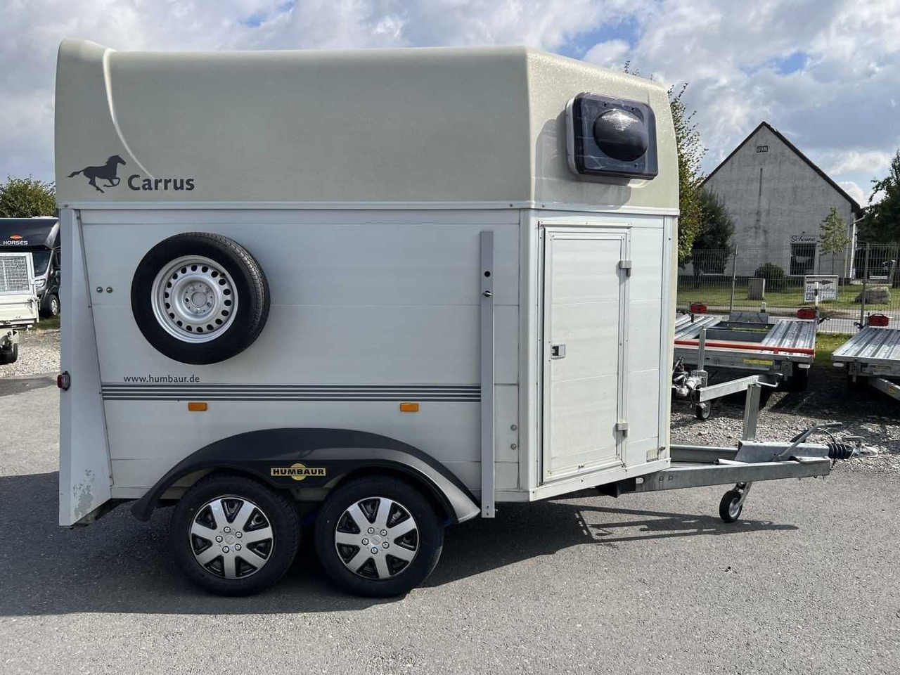 HUMBAUR HP 2000 Pferdeanhänger - Autó utánfutó: 1 kép. HUMBAUR HP 2000 Pferdeanhänger - Autó utánfutó: 1 kép.