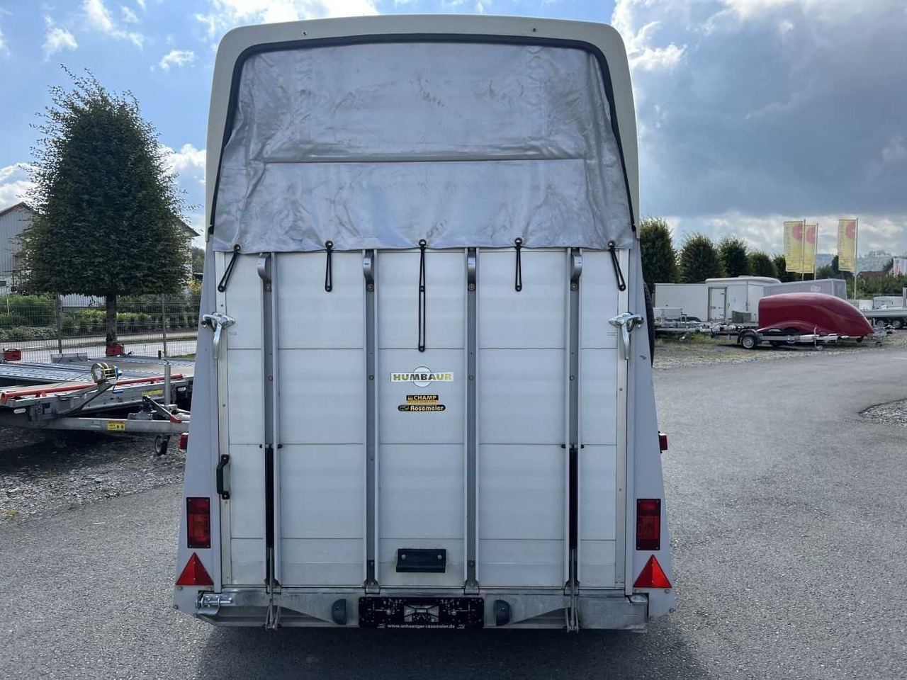 HUMBAUR HP 2000 Pferdeanhänger - Autó utánfutó: 4 kép. HUMBAUR HP 2000 Pferdeanhänger - Autó utánfutó: 4 kép.