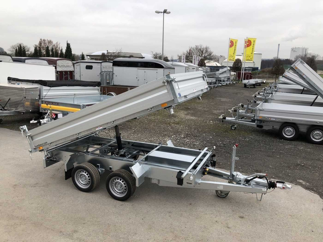 HUMBAUR HTK 3000.31 Dreiseitenkipper - Pótkocsi billenőplatós: 1 kép. HUMBAUR HTK 3000.31 Dreiseitenkipper - Pótkocsi billenőplatós: 1 kép.