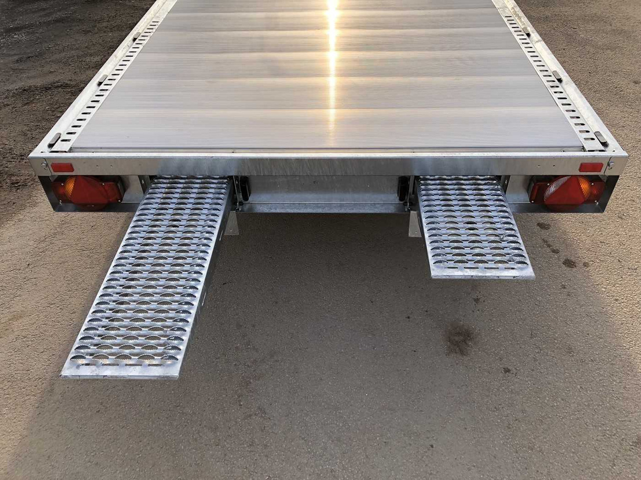 HUMBAUR Universal 3500 Aluboden Universaltransporter - Pótkocsi autószállító: 5 kép. HUMBAUR Universal 3500 Aluboden Universaltransporter - Pótkocsi autószállító: 5 kép.