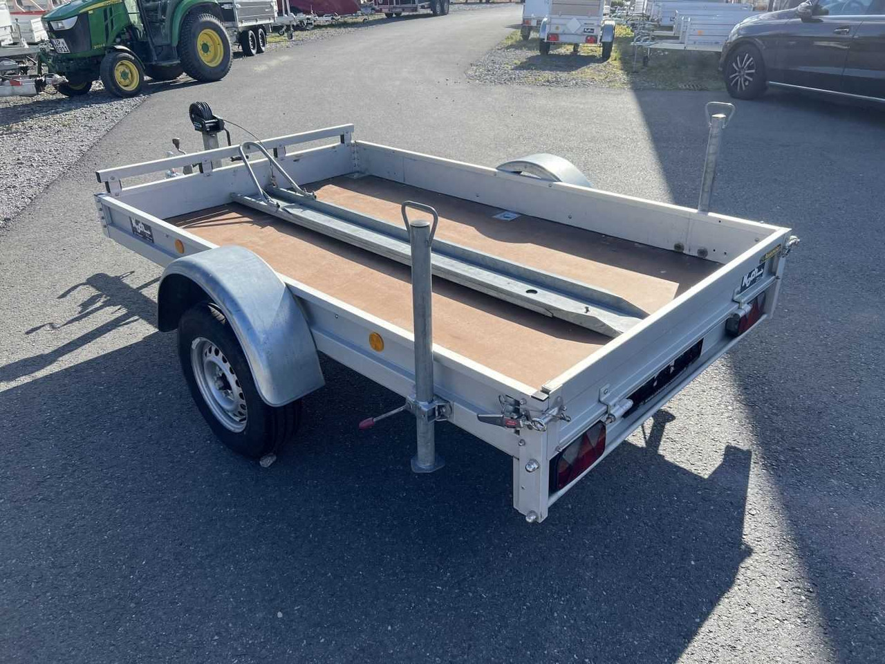 KOCH U750 N Kastenanhänger ungebremst - Motorszállító utánfutó: 5 kép. KOCH U750 N Kastenanhänger ungebremst - Motorszállító utánfutó: 5 kép.