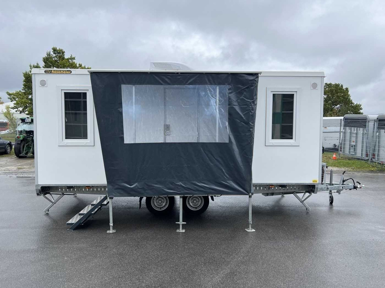 Mannschaftswagen 570 Individua Mannschaftswagen - Konténerház, Pótkocsi: 1 kép. Mannschaftswagen 570 Individua Mannschaftswagen - Konténerház, Pótkocsi: 1 kép.