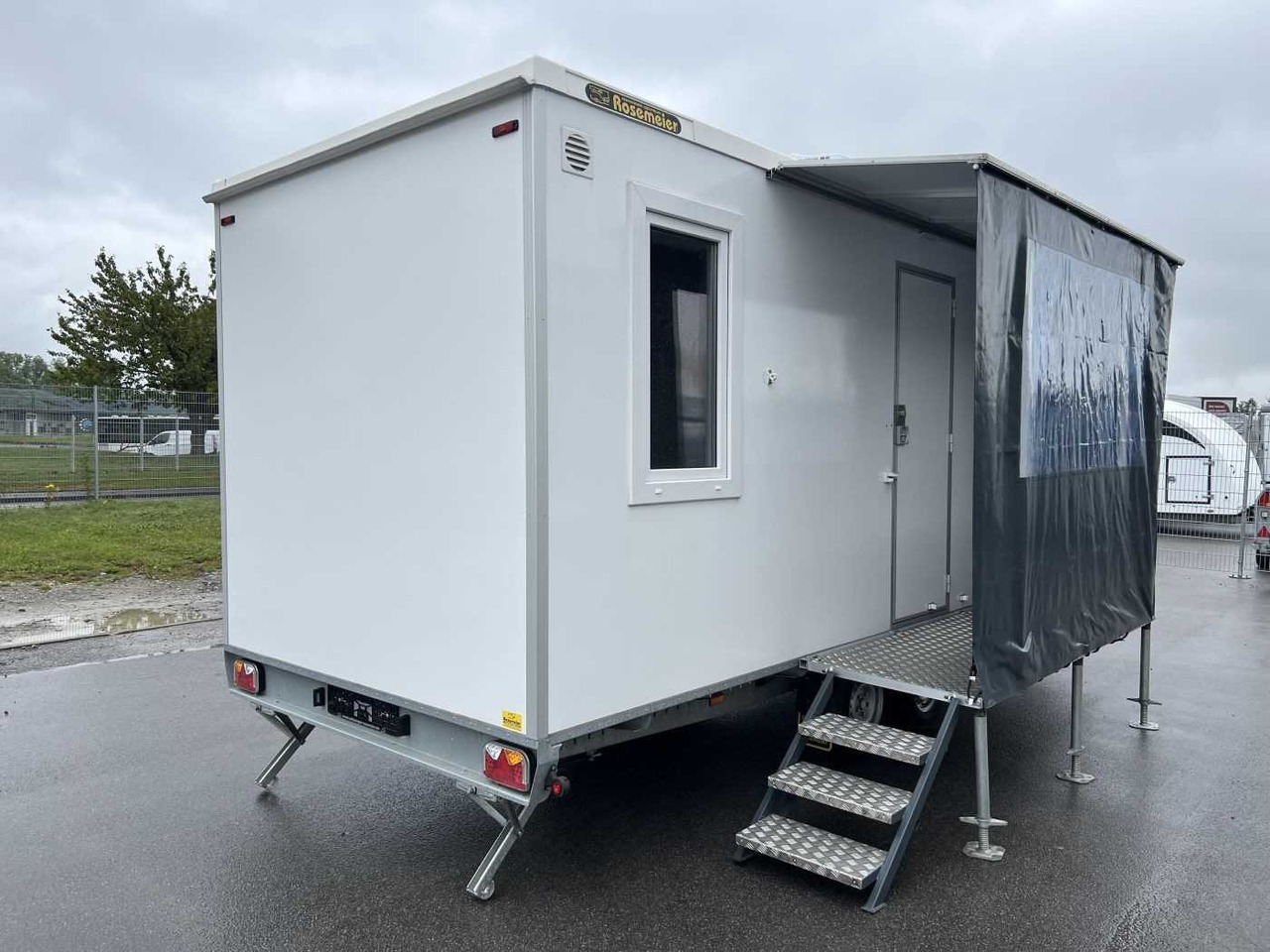 Mannschaftswagen 570 Individua Mannschaftswagen - Konténerház, Pótkocsi: 3 kép. Mannschaftswagen 570 Individua Mannschaftswagen - Konténerház, Pótkocsi: 3 kép.