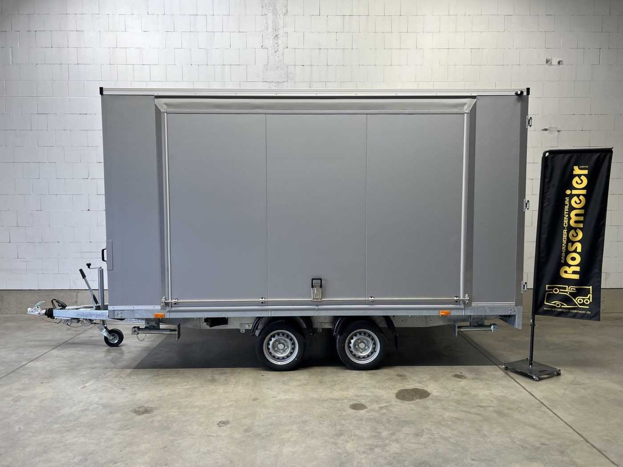 HK E 35.4 Seitenklappe Promotionanhänger - Pótkocsi: 2 kép. HK E 35.4 Seitenklappe Promotionanhänger - Pótkocsi: 2 kép.