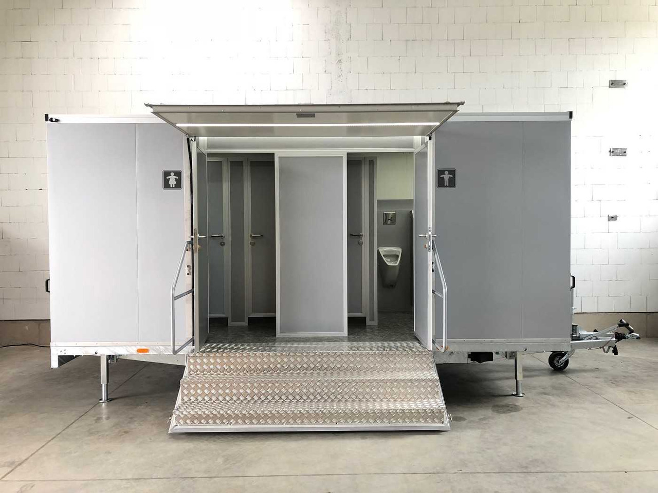 ROSEMEIER VE 3 Damen, 1 Herren, 4 Urinale Toilettenanhänger - Pótkocsi: 1 kép. ROSEMEIER VE 3 Damen, 1 Herren, 4 Urinale Toilettenanhänger - Pótkocsi: 1 kép.