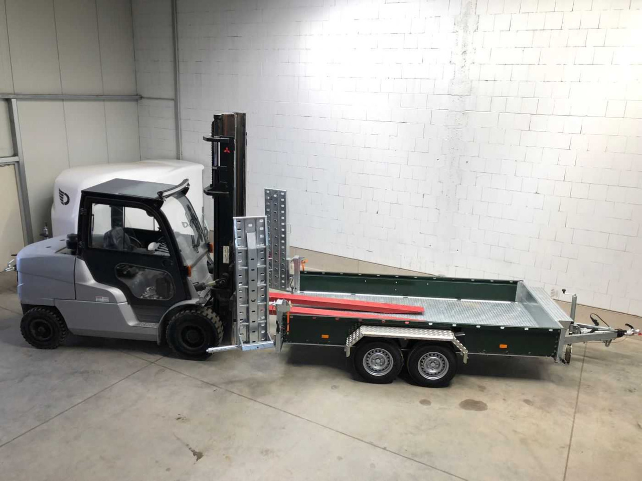 ROSEMEIER VE BAT C35.36 grau Maschinentransporter - Gépszállító utánfutó: 3 kép. ROSEMEIER VE BAT C35.36 grau Maschinentransporter - Gépszállító utánfutó: 3 kép.