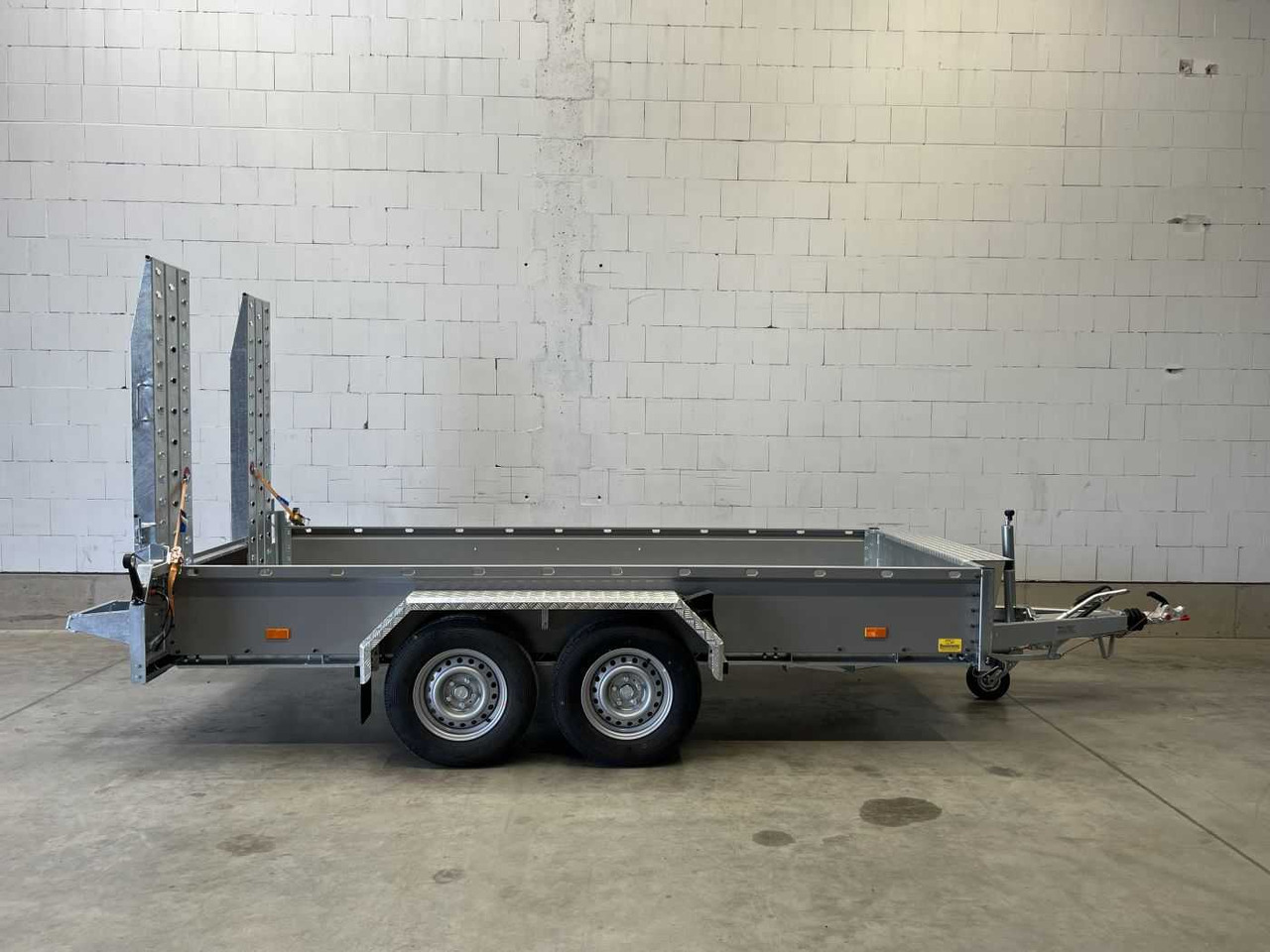 ROSEMEIER VE BAT C35.36 grau Maschinentransporter - Gépszállító utánfutó: 4 kép. ROSEMEIER VE BAT C35.36 grau Maschinentransporter - Gépszállító utánfutó: 4 kép.