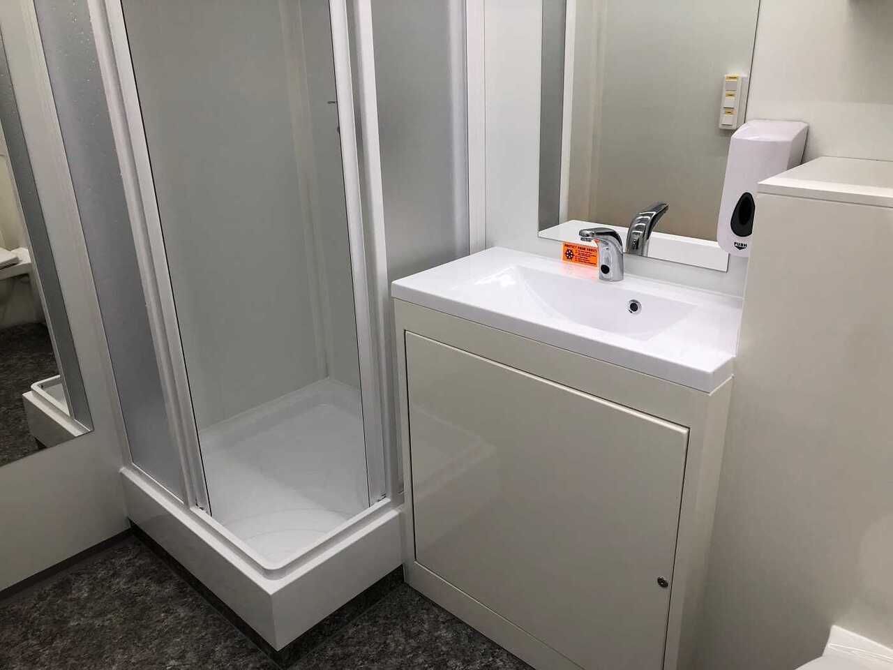 Új Konténerház, Pótkocsi ROSEMEIER VE Badanhänger + separates WC Toilettenanhänger: 11 kép.