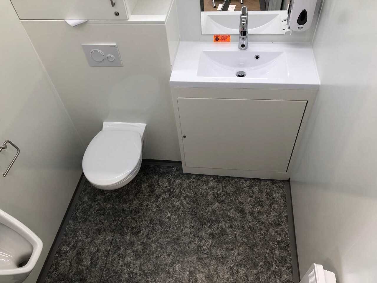 Új Konténerház, Pótkocsi ROSEMEIER VE Badanhänger + separates WC Toilettenanhänger: 10 kép.