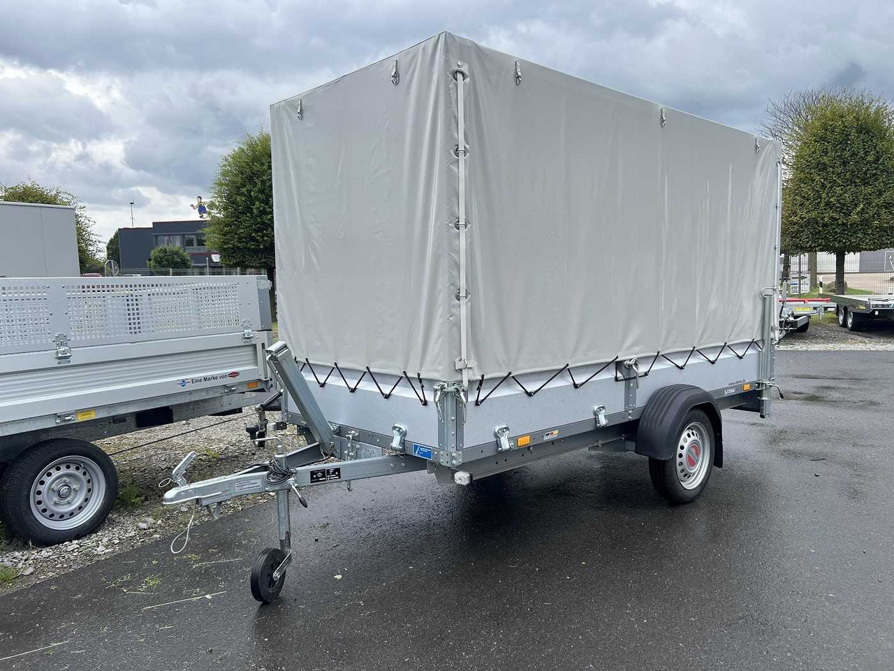 STEMA Rex 30 Plane Kastenanhänger ungebremst - Autó utánfutó: 2 kép. STEMA Rex 30 Plane Kastenanhänger ungebremst - Autó utánfutó: 2 kép.