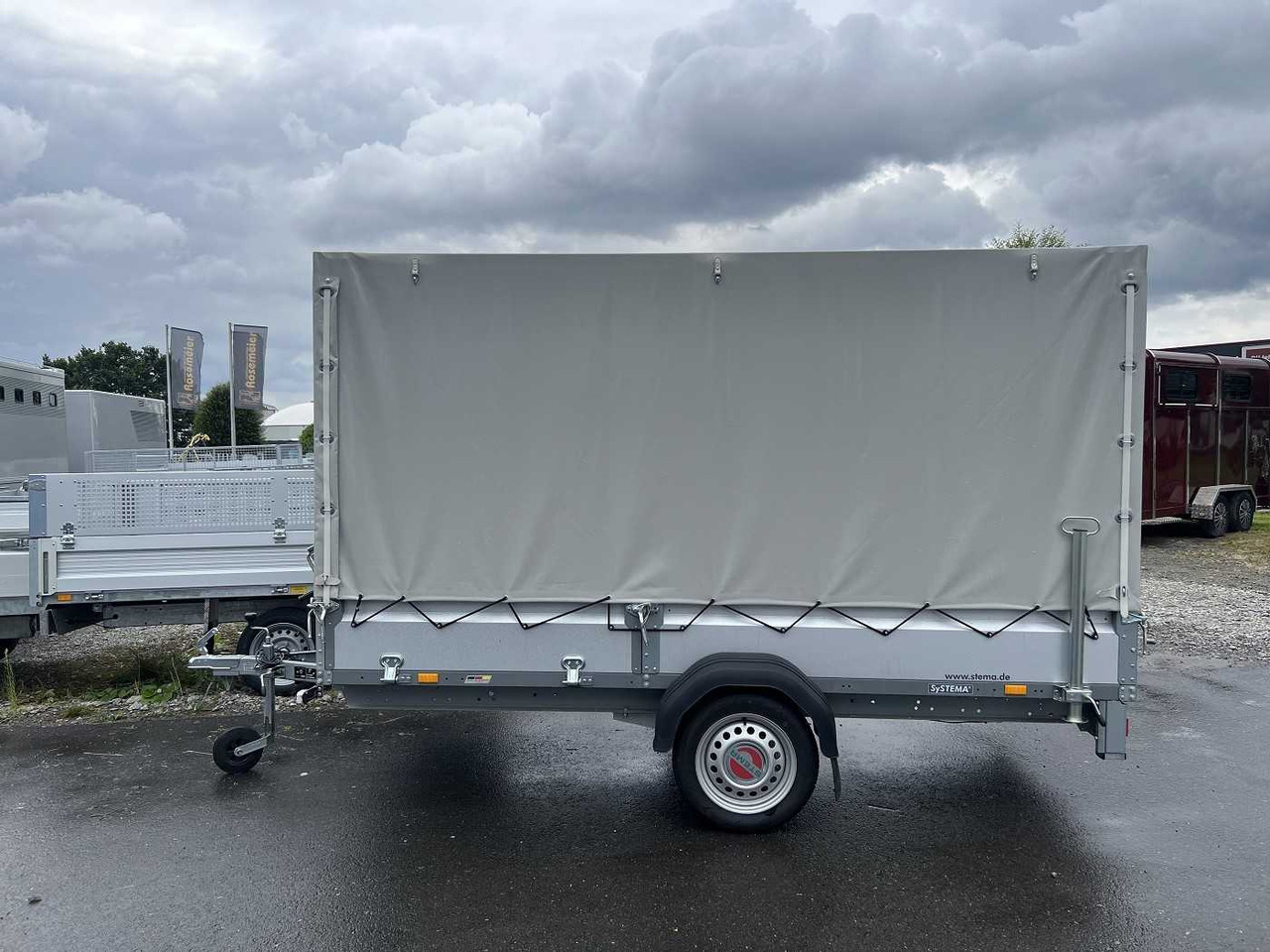 STEMA Rex 30 Plane Kastenanhänger ungebremst - Autó utánfutó: 1 kép. STEMA Rex 30 Plane Kastenanhänger ungebremst - Autó utánfutó: 1 kép.