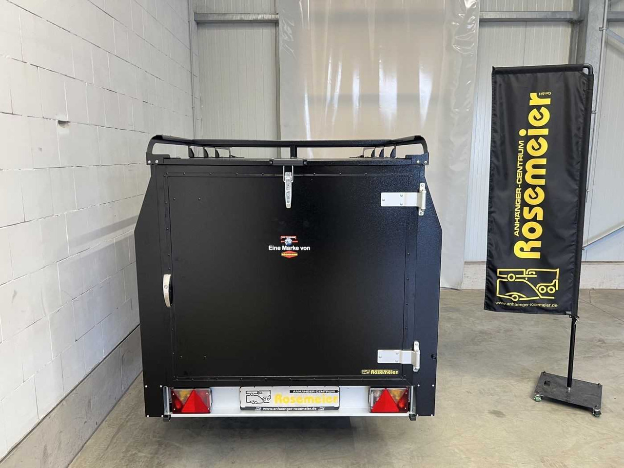 TPV KT-EB3 Plus Deckelanhänger - Autó utánfutó: 3 kép. TPV KT-EB3 Plus Deckelanhänger - Autó utánfutó: 3 kép.