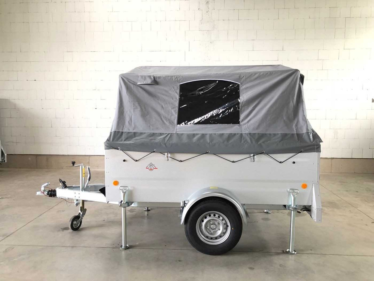 TPV KT-EB3 Street Camper Campinganhänger - Lakókocsi: 1 kép. TPV KT-EB3 Street Camper Campinganhänger - Lakókocsi: 1 kép.