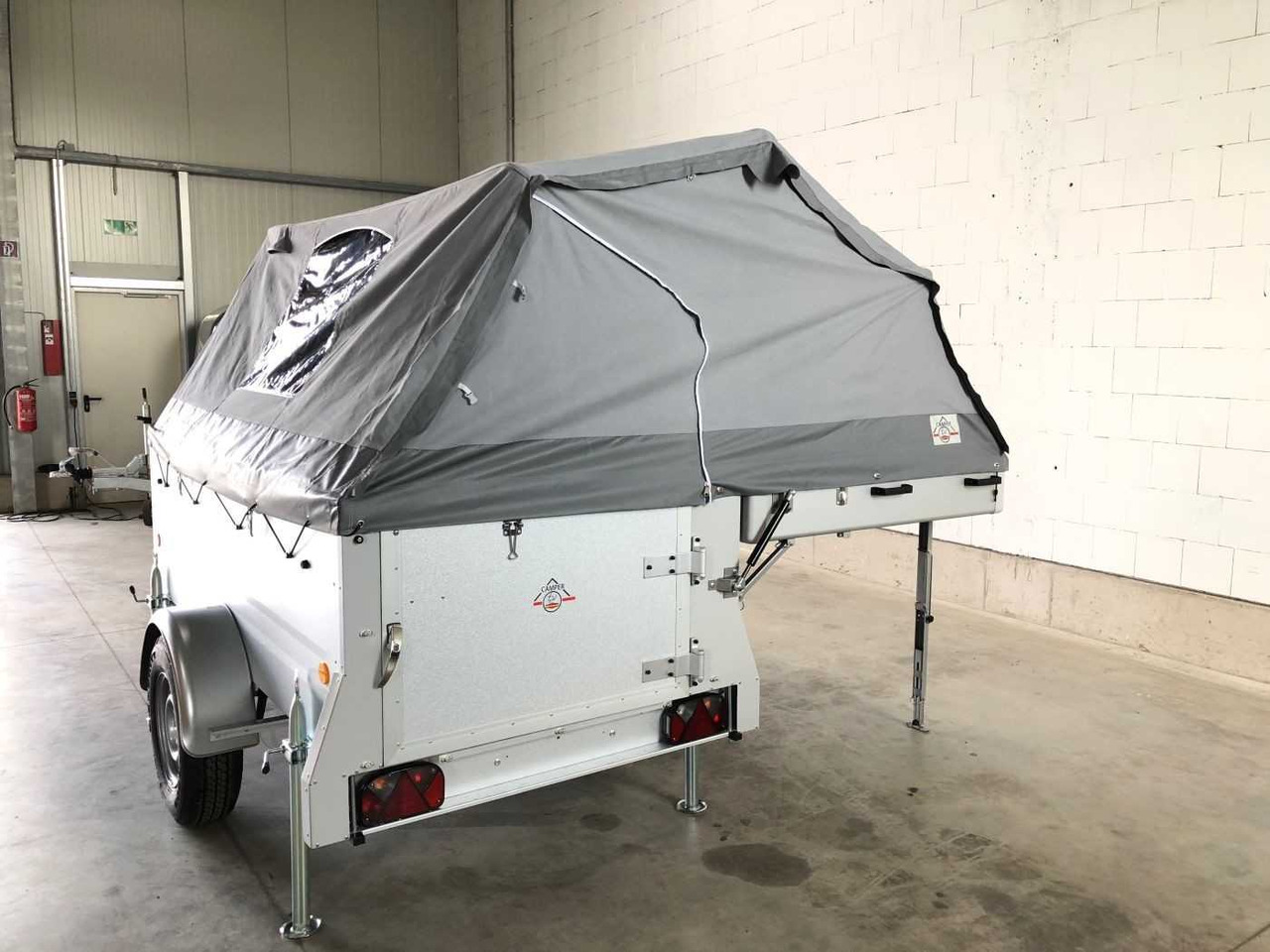 TPV KT-EB3 Street Camper Campinganhänger - Lakókocsi: 5 kép. TPV KT-EB3 Street Camper Campinganhänger - Lakókocsi: 5 kép.