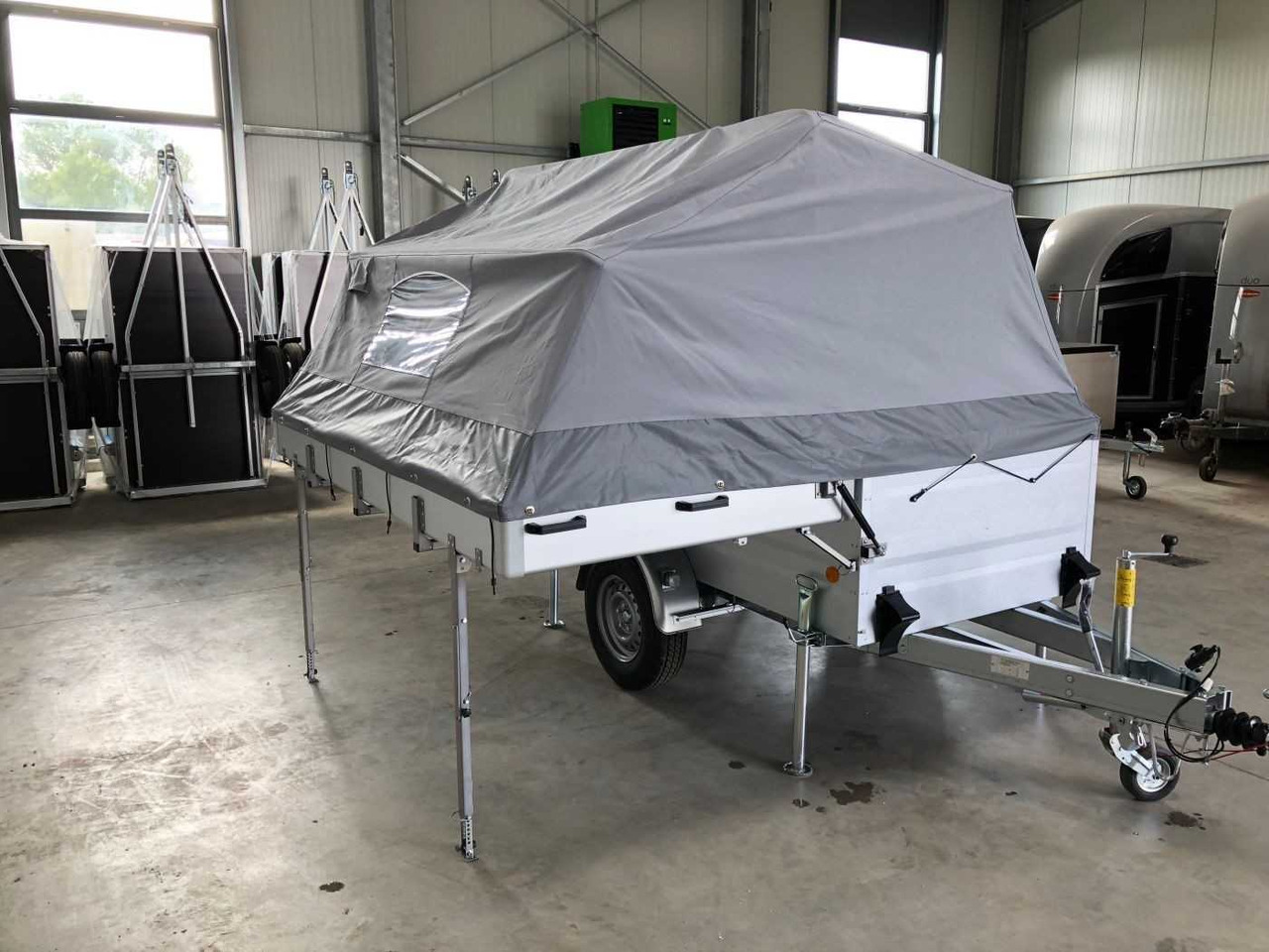 TPV KT-EB3 Street Camper Campinganhänger - Lakókocsi: 4 kép. TPV KT-EB3 Street Camper Campinganhänger - Lakókocsi: 4 kép.