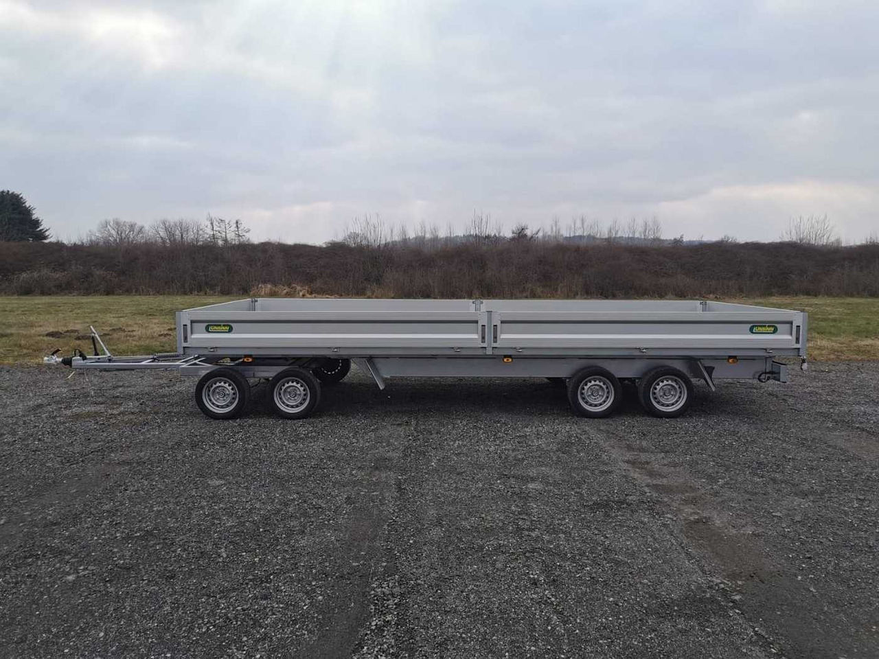 UNSINN UD-4 624-35-13 Drehschemelanhänger - Platós pótkocsi: 2 kép. UNSINN UD-4 624-35-13 Drehschemelanhänger - Platós pótkocsi: 2 kép.