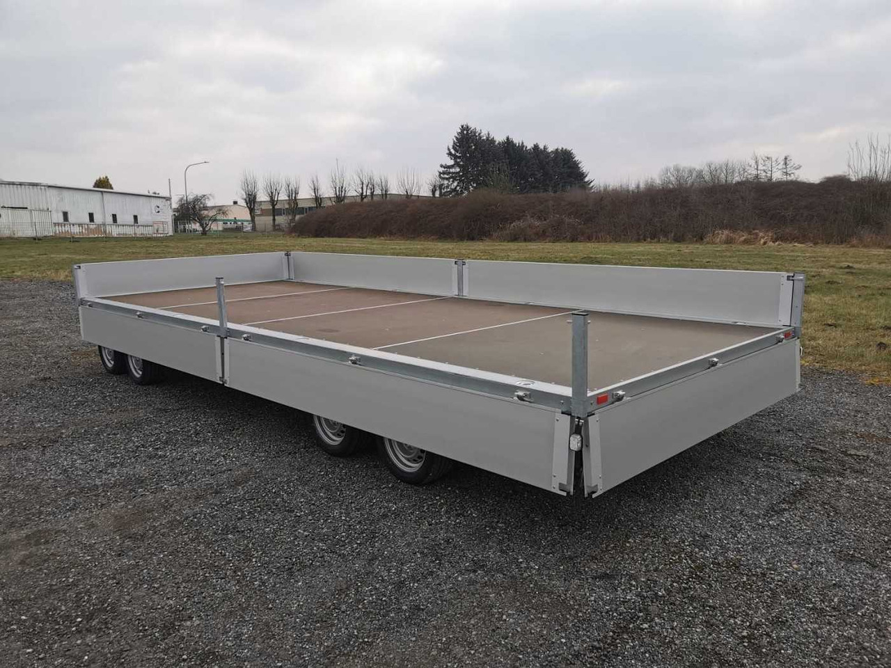 UNSINN UD-4 624-35-13 Drehschemelanhänger - Platós pótkocsi: 4 kép. UNSINN UD-4 624-35-13 Drehschemelanhänger - Platós pótkocsi: 4 kép.