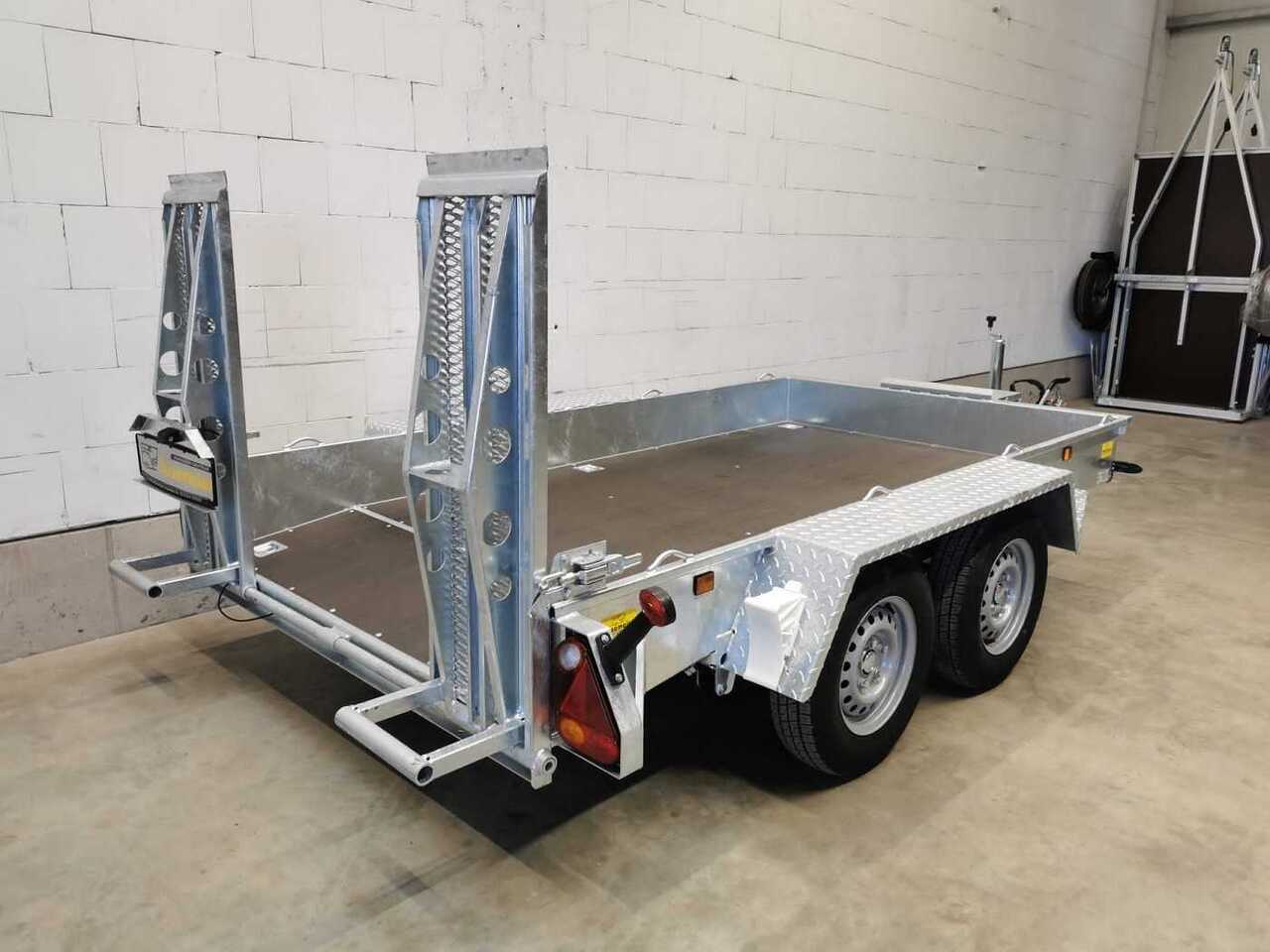 VARIANT 2716 B3 Maschinentransporter - Gépszállító utánfutó: 2 kép. VARIANT 2716 B3 Maschinentransporter - Gépszállító utánfutó: 2 kép.
