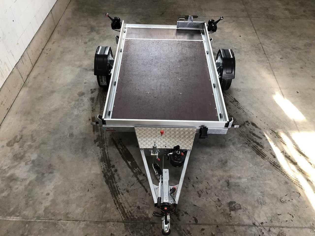 VEZEKO Husky FB 13.28 Absenker - Motorszállító utánfutó: 2 kép. VEZEKO Husky FB 13.28 Absenker - Motorszállító utánfutó: 2 kép.