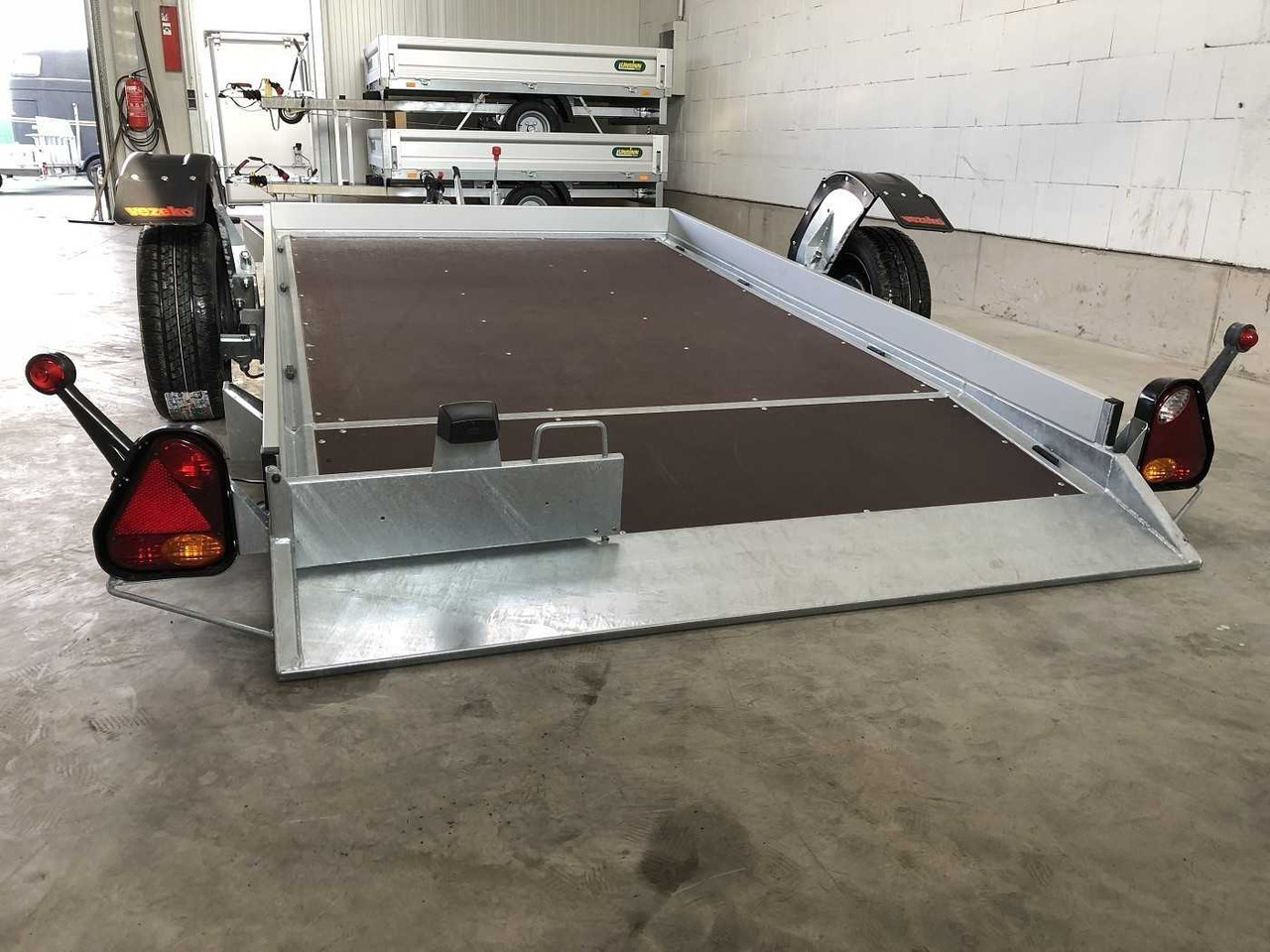 VEZEKO Husky FB 13.28 Absenker - Motorszállító utánfutó: 5 kép. VEZEKO Husky FB 13.28 Absenker - Motorszállító utánfutó: 5 kép.