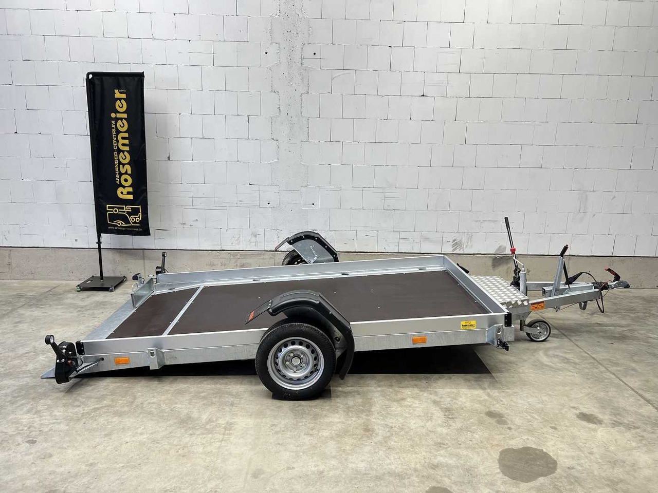 VEZEKO Husky Smart FB 18.30 Absenker - Motorszállító utánfutó: 1 kép. VEZEKO Husky Smart FB 18.30 Absenker - Motorszállító utánfutó: 1 kép.