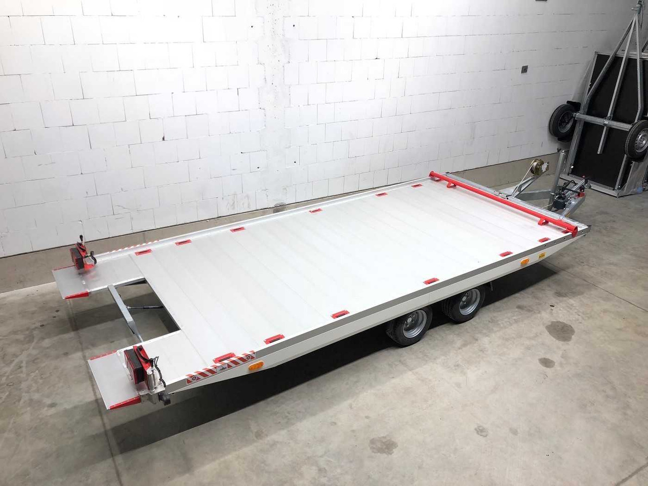 VEZEKO Imola 27.43 Autotransporter - Pótkocsi autószállító: 4 kép. VEZEKO Imola 27.43 Autotransporter - Pótkocsi autószállító: 4 kép.