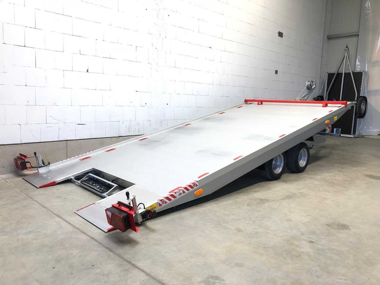 VEZEKO Imola 30.43 Autotransporter - Pótkocsi autószállító: 5 kép. VEZEKO Imola 30.43 Autotransporter - Pótkocsi autószállító: 5 kép.