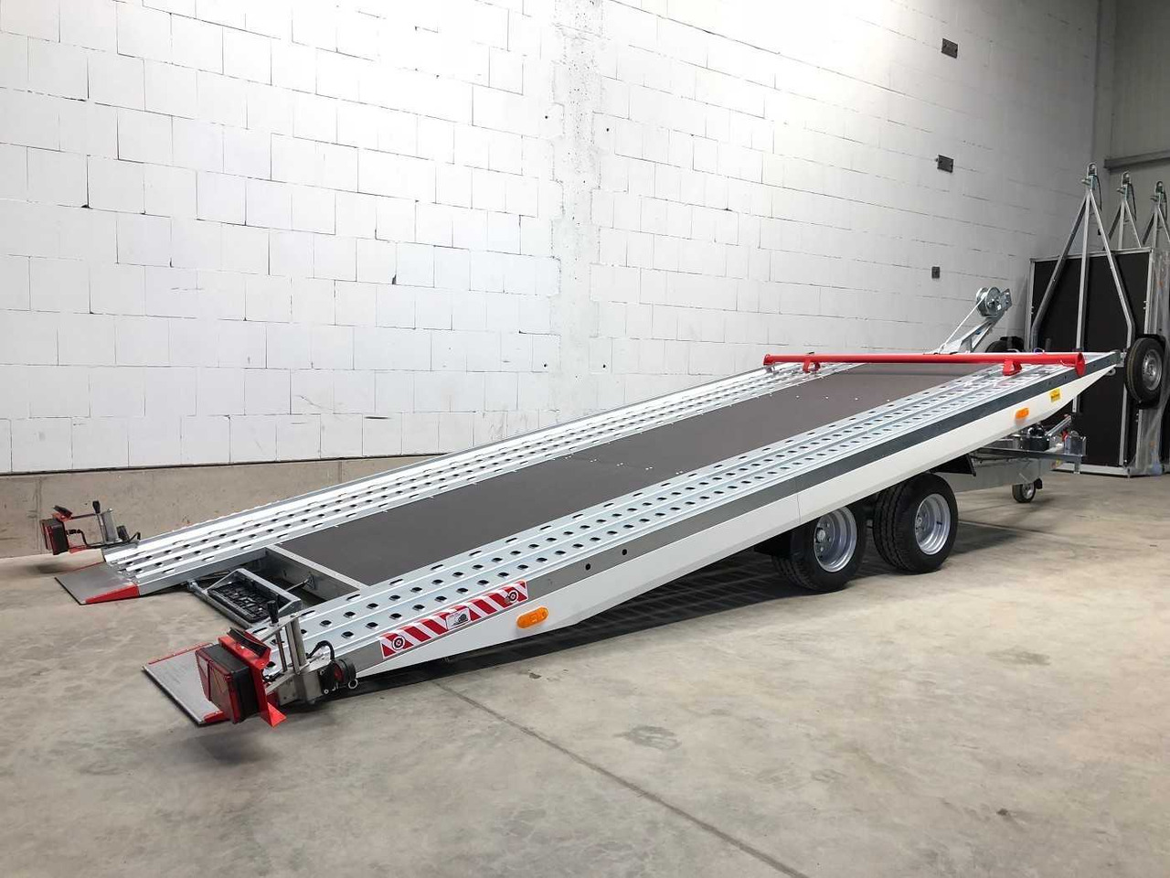 VEZEKO Imola S 27.43 H Autotransporter - Pótkocsi autószállító: 1 kép. VEZEKO Imola S 27.43 H Autotransporter - Pótkocsi autószállító: 1 kép.