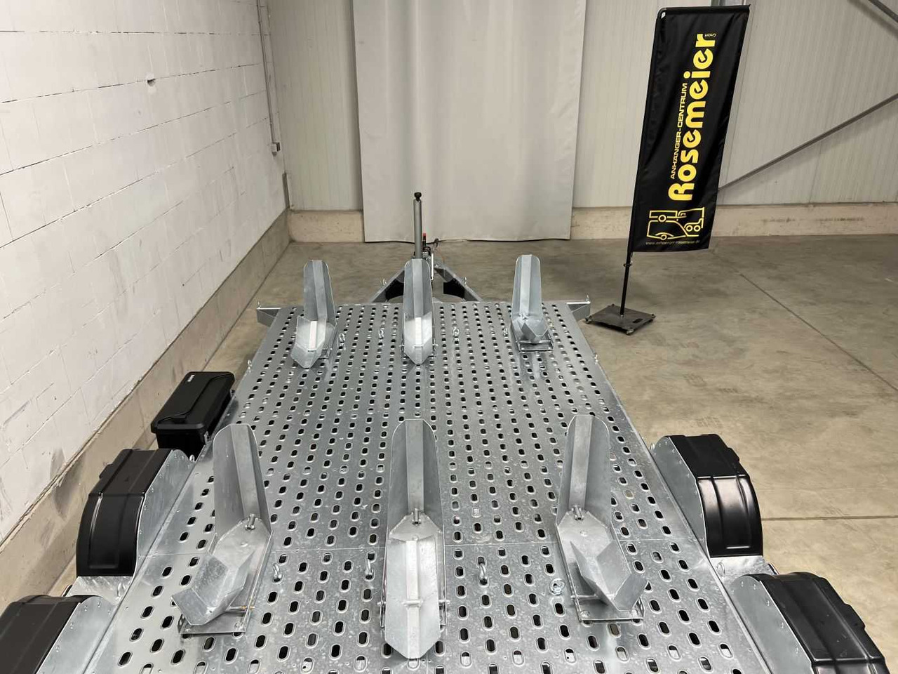 VEZEKO Motovan D 27+Box Motorradanhänger - Motorszállító utánfutó: 3 kép. VEZEKO Motovan D 27+Box Motorradanhänger - Motorszállító utánfutó: 3 kép.