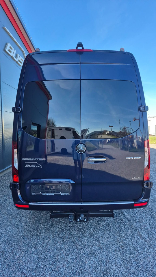MERCEDES-BENZ Sprinter 519 4x4 high and low drive - Minibusz, Kisbusz: 4 kép. MERCEDES-BENZ Sprinter 519 4x4 high and low drive - Minibusz, Kisbusz: 4 kép.