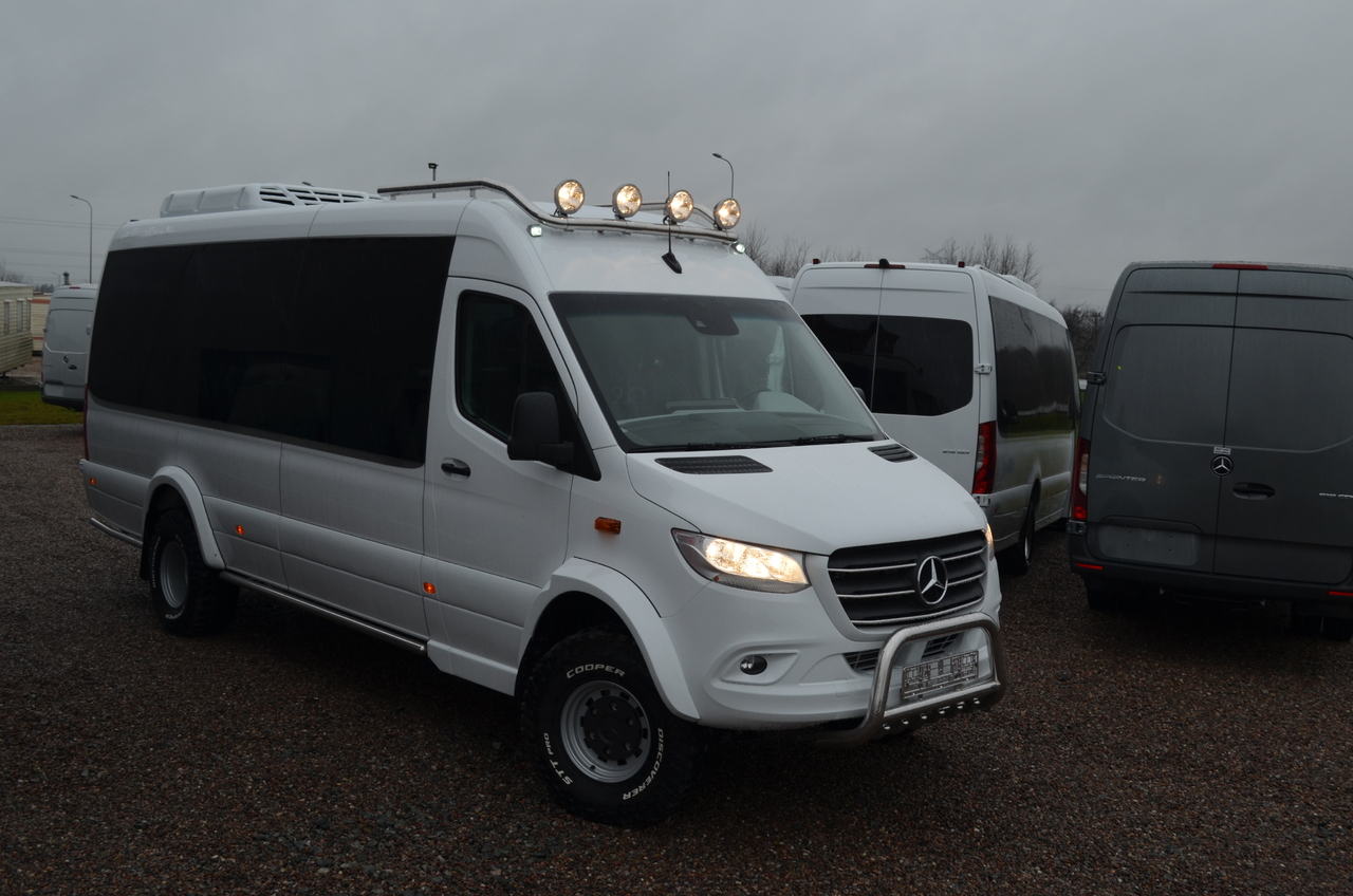 MERCEDES-BENZ Sprinter 519 4x4 high and low drive - Minibusz, Kisbusz: 5 kép. MERCEDES-BENZ Sprinter 519 4x4 high and low drive - Minibusz, Kisbusz: 5 kép.